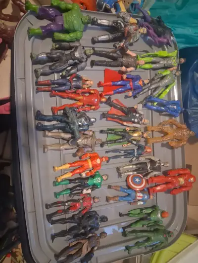 Lote de figuras de acción de Ben 10 y superhéroes - miniatura 5