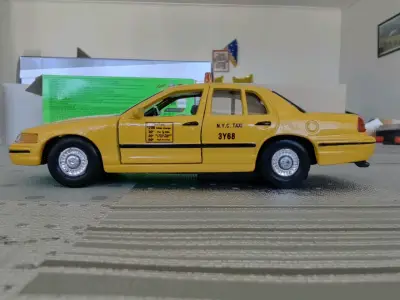 Ford Crown Victoria Escala 1:43 - miniatura 3