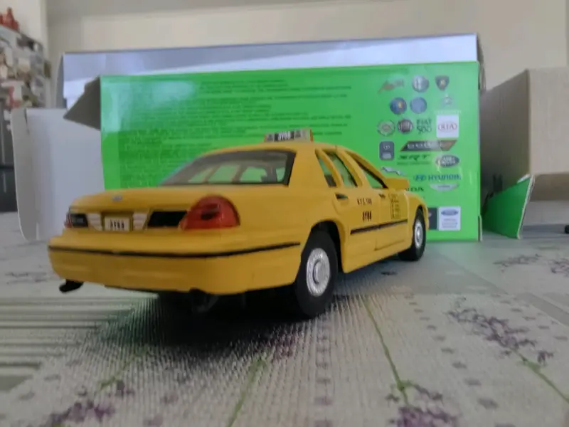 Ford Crown Victoria Escala 1:43 - 5