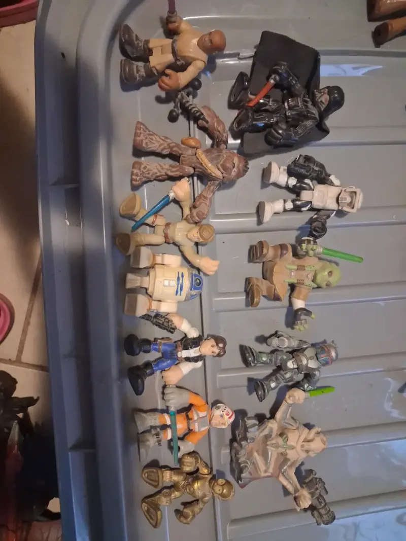 Lote de figuras de acción de Star Wars y superhéroes - 1