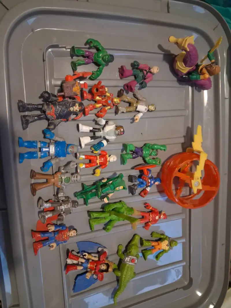 Lote de figuras de acción de Star Wars y superhéroes - 4