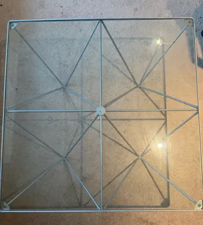 Mesa de centro de vidrio y metal moderna - miniatura 1