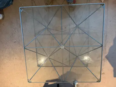 Mesa de centro de vidrio y metal moderna - miniatura 2