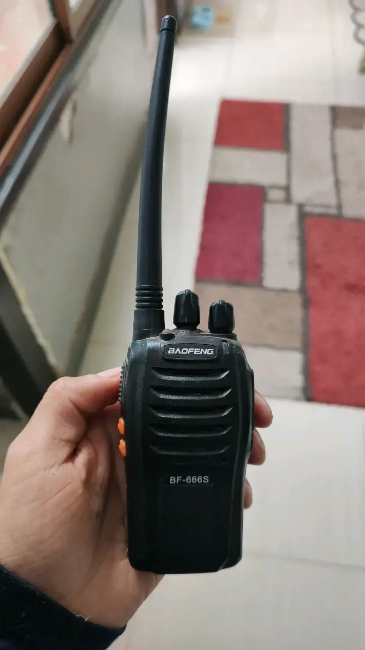 Radio portátil Baofeng BF-666S con antena - 1