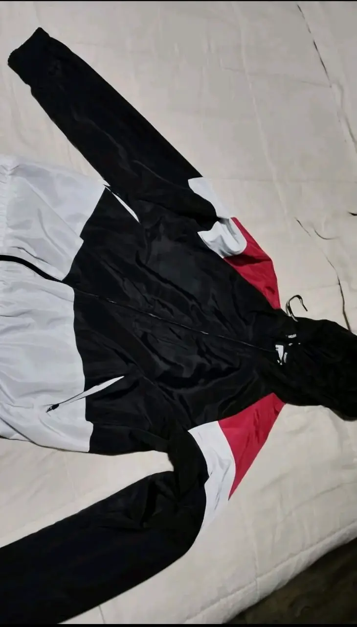 Cortaviento Bearcliff negro, blanco y rojo - 1