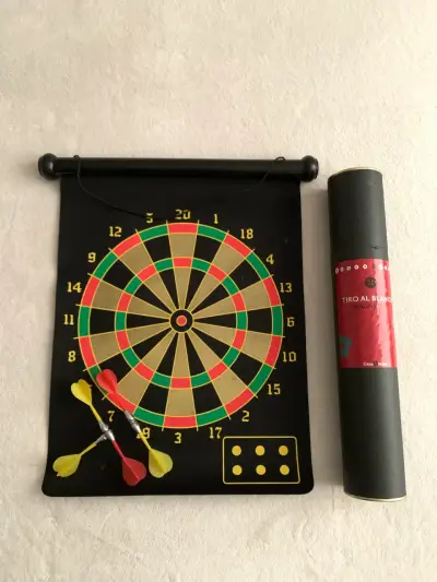 Juego de dardos magnético con tablero reversible - miniatura 1