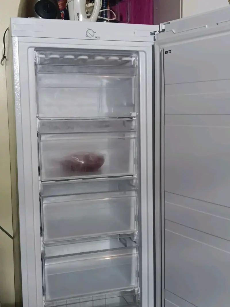 Congelador vertical Midea eficiente A+ - 1