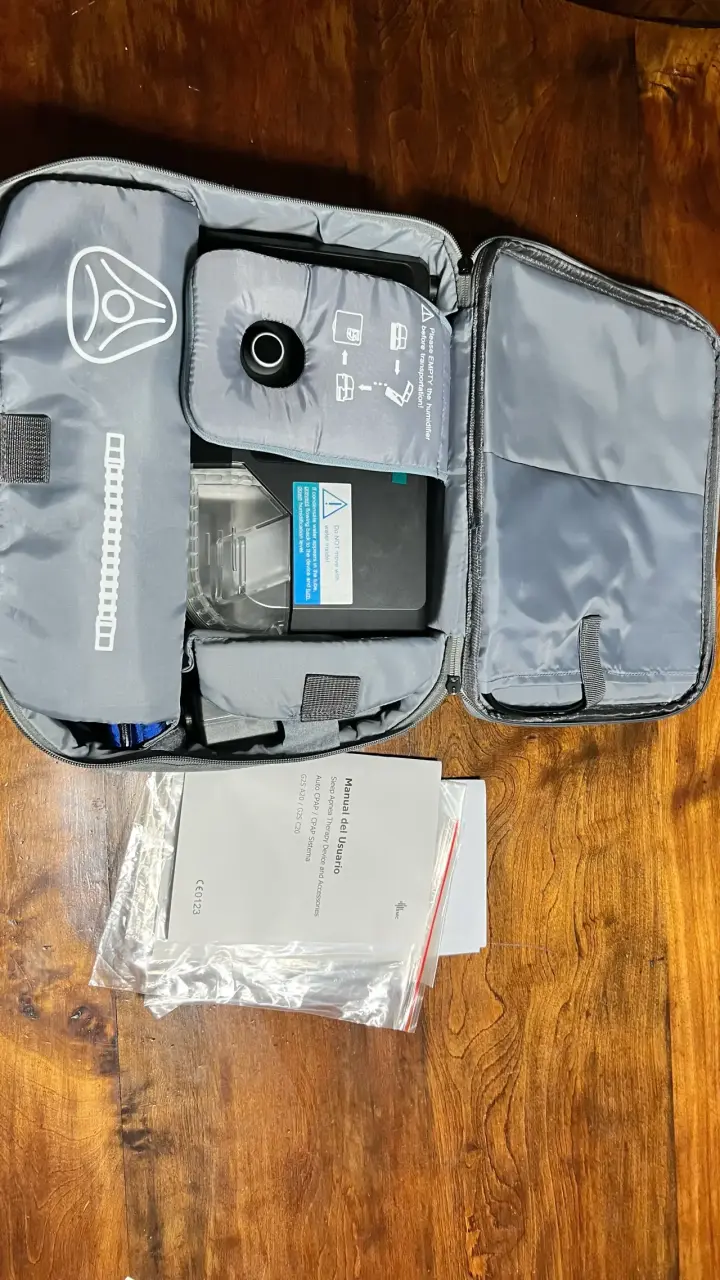 Máquina CPAP portátil con accesorios y estuche - 2