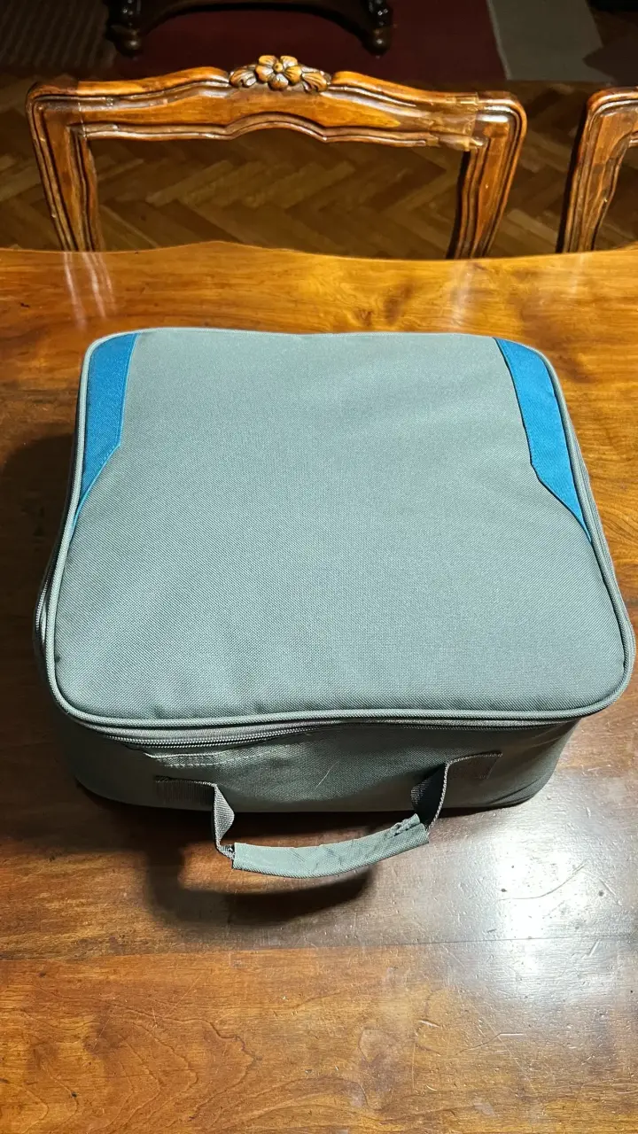 Máquina CPAP portátil con accesorios y estuche - 3