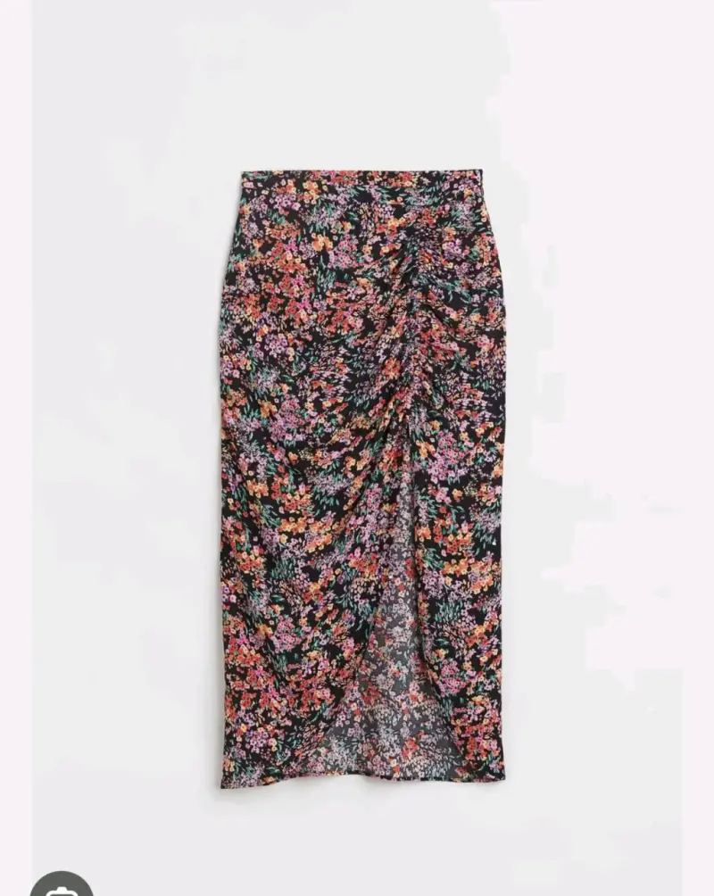 Falda larga floral con diseño fruncido