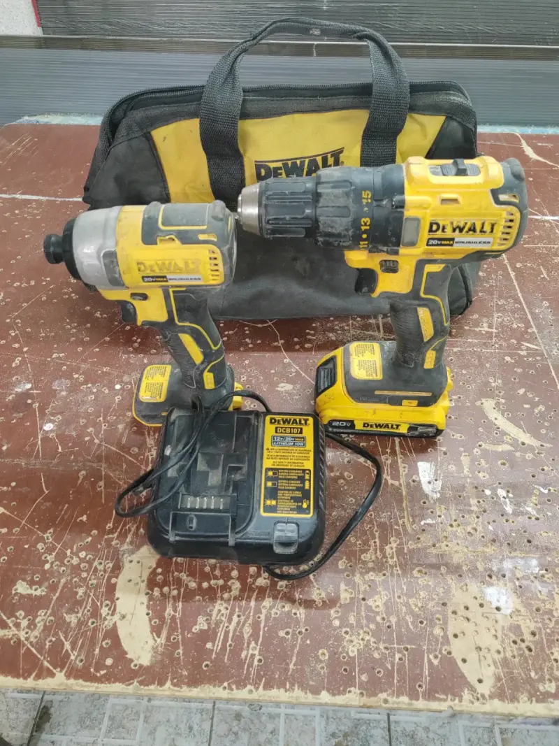 Set de taladros inalámbricos DeWalt 20V con cargador