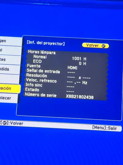 Proyector Epson entrada HDMI y 1001 horas de us - miniatura 1