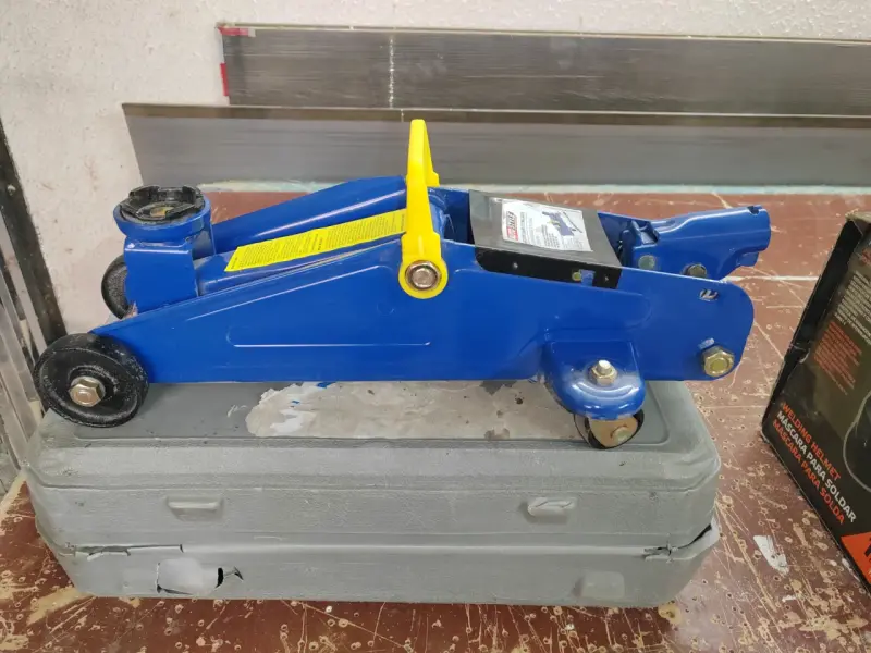 Gato hidráulico de piso azul para autos