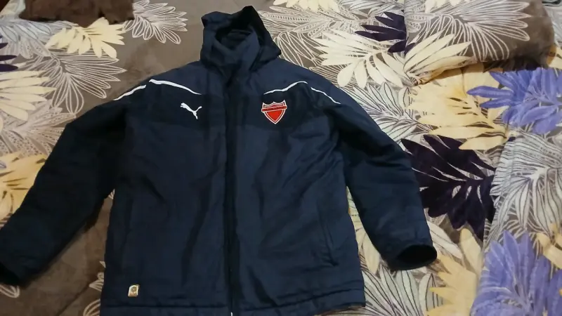 Chaqueta deportiva Puma azul con logo
