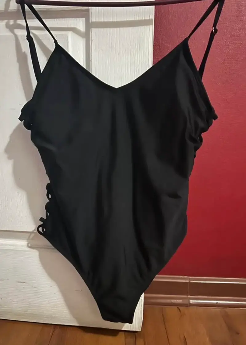 Traje de baño negro Zibel con diseño cruzado - 1