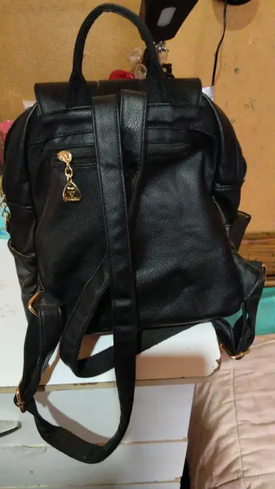 Mochila de cuero negra Vvivid con diseño elegante - miniatura 3