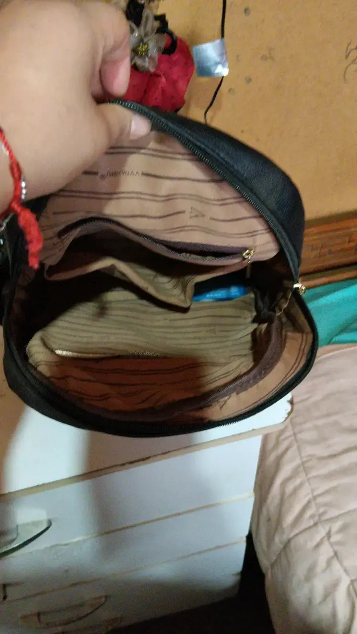 Mochila de cuero negra Vvivid con diseño elegante - 4