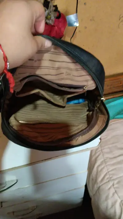 Mochila de cuero negra Vvivid con diseño elegante - miniatura 4
