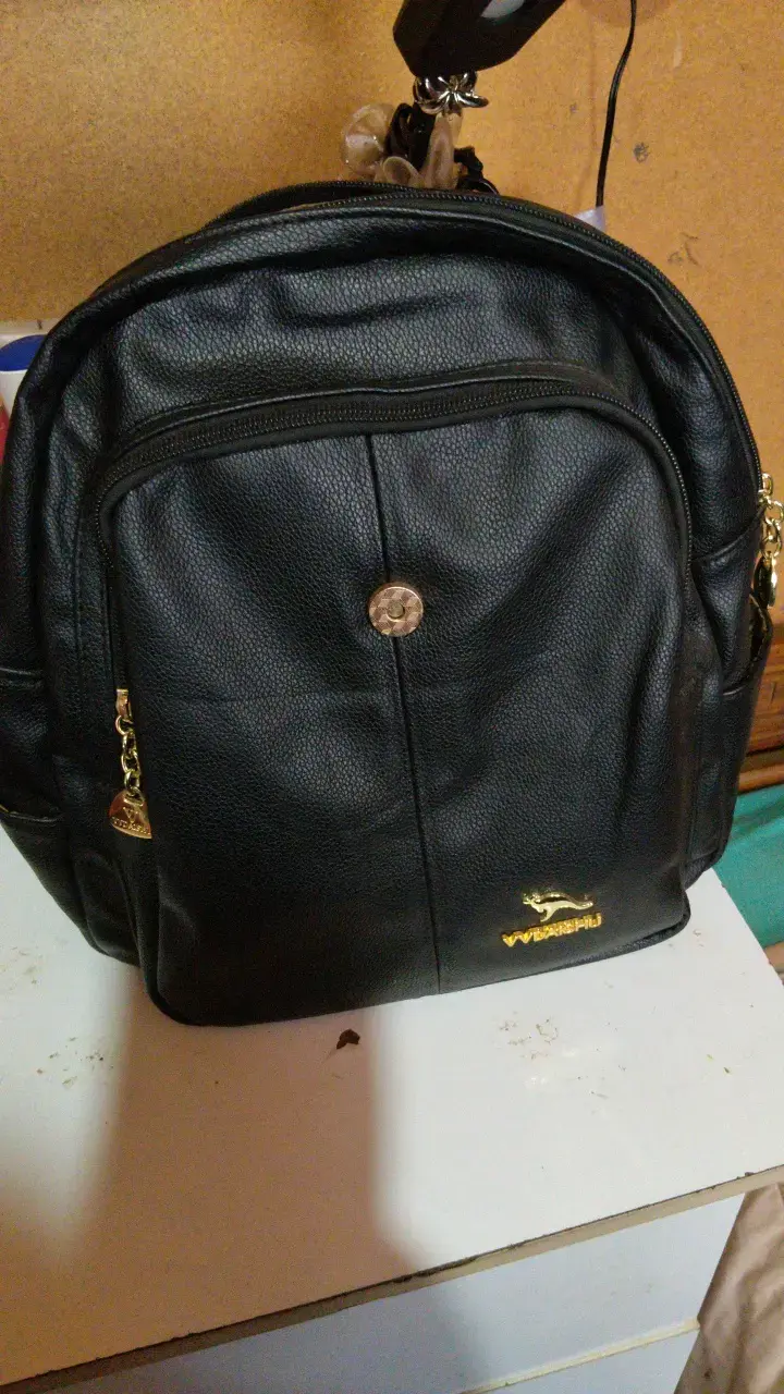 Mochila de cuero negra Vvivid con diseño elegante - 5