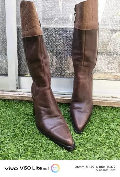 Botas de cuero marrón con tacón alto - miniatura 1