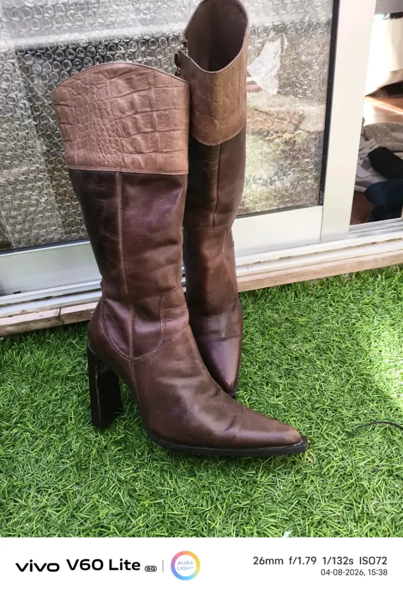 Botas de cuero marrón con tacón alto - 2