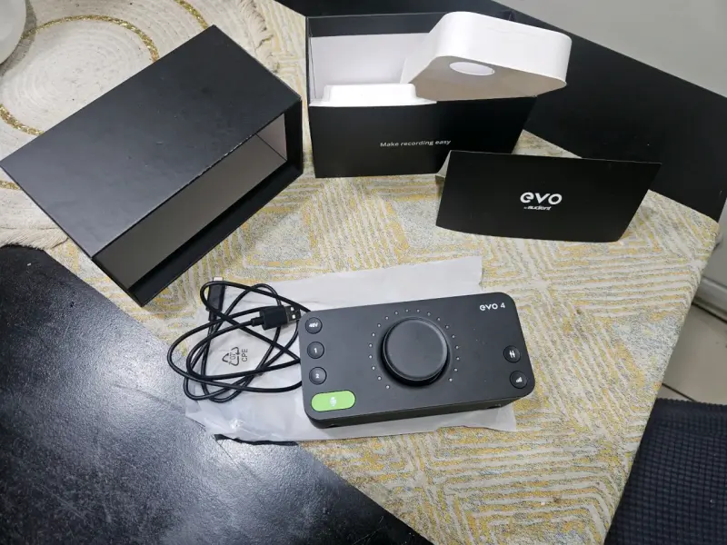 Interfaz de Audio EVO 4 USB con Caja - 1