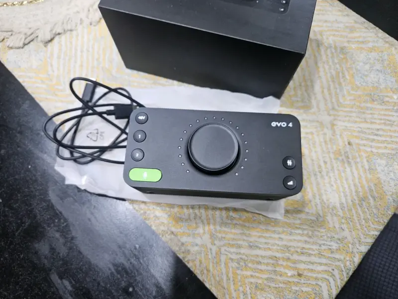 Interfaz de Audio EVO 4 USB con Caja - 2