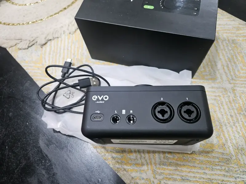 Interfaz de Audio EVO 4 USB con Caja - 4
