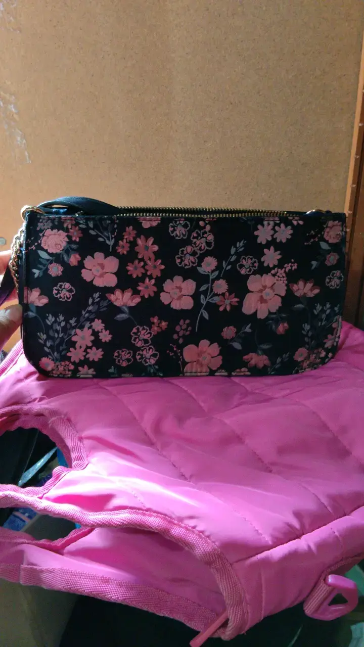 Cartera de mano floral con cadena dorada - 2
