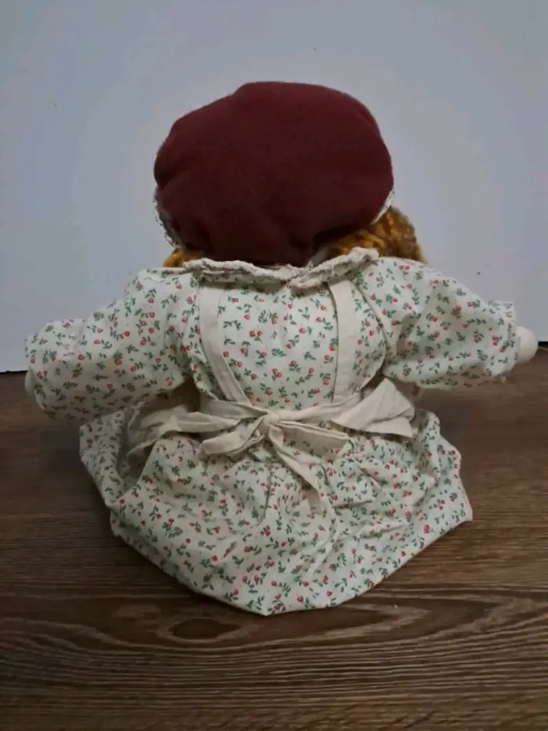Muñeca de trapo vintage con vestido floral - 2