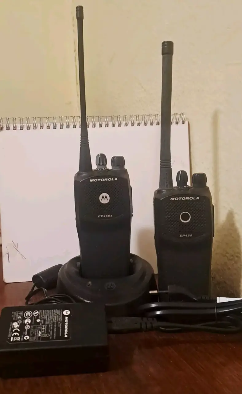 Radios Motorola EP450 con cargador banda vhf