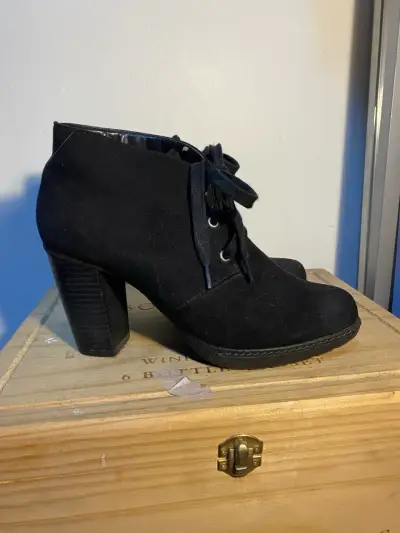 Botines de gamuza negros con tacón alto - miniatura 2
