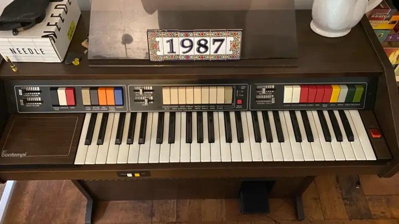 Órgano eléctrico vintage Bontempi con pedal - 1