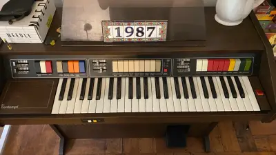 Órgano eléctrico vintage Bontempi con pedal - miniatura 1