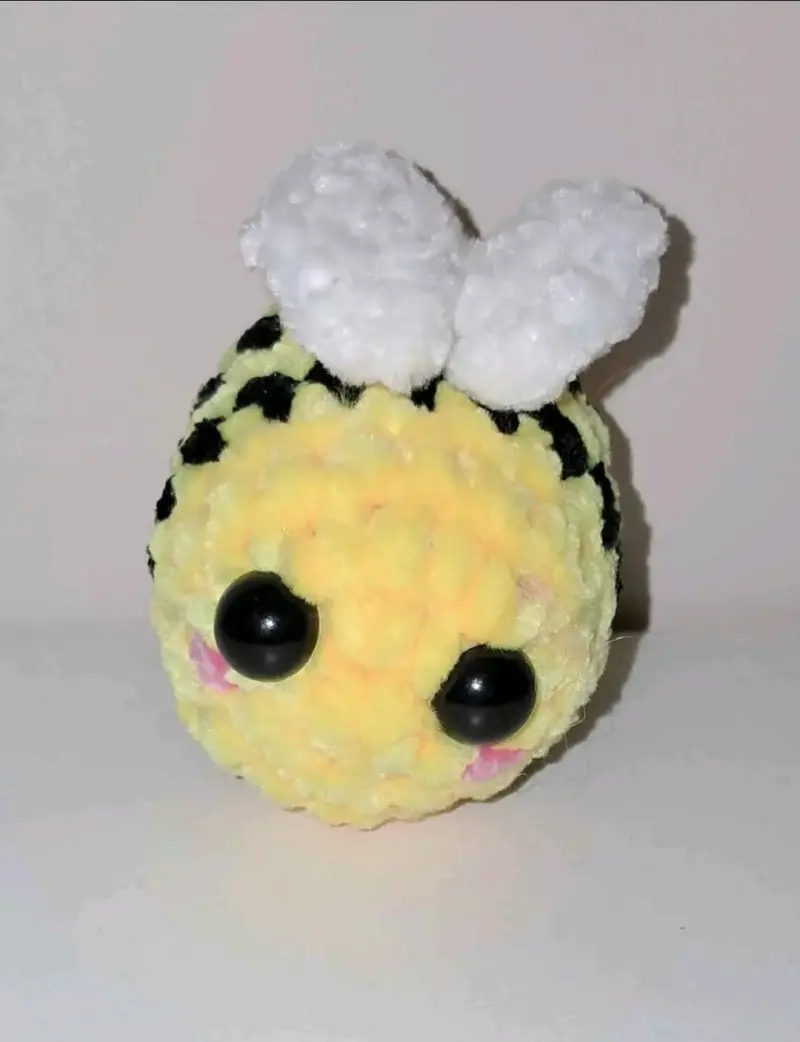Peluche de abeja amarillo y negro