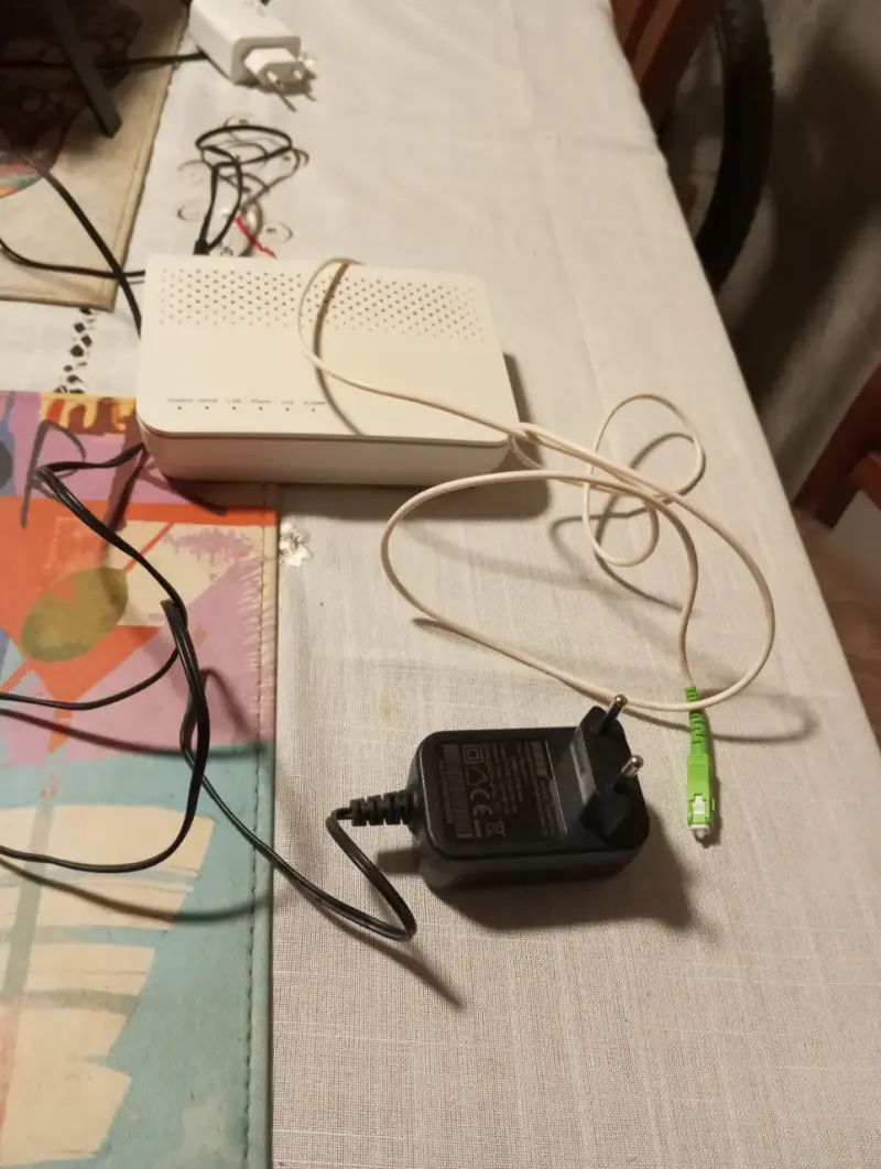 Modem ONU GPON Sercomm FG1100R + Cargador 12V + Ca - 1