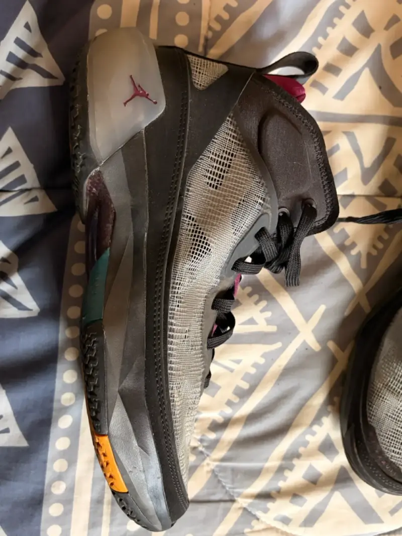 Zapatillas deportivas nike AirJordan 37 multicolor - 2