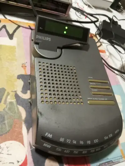 Radio Reloj Despertador Vintage Philips AJ 3390 FM - miniatura 1