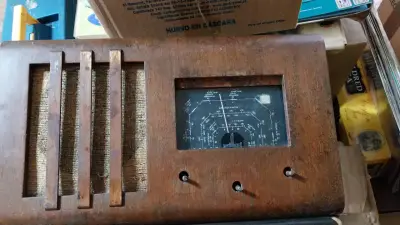 Radio antigua de madera Paillard origen suizo - miniatura 1