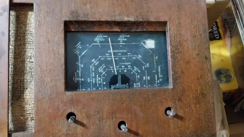 Radio antigua de madera Paillard origen suizo - 2