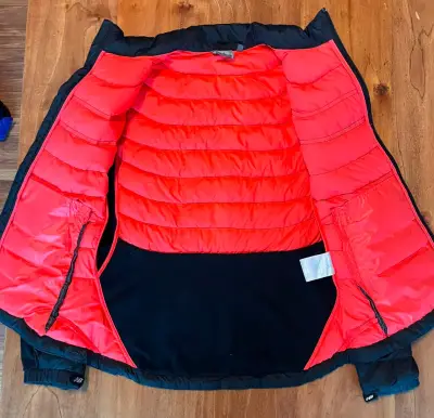 Chaqueta acolchada New Balance negra para mujer - miniatura 2