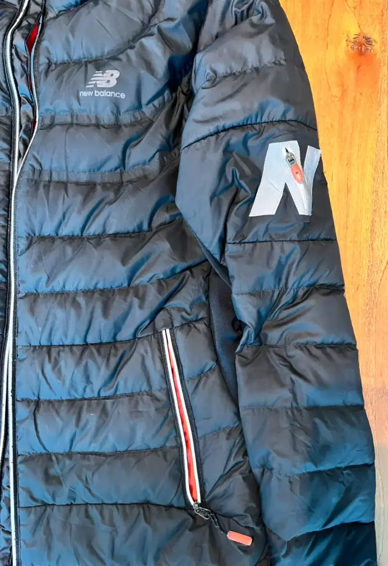 Chaqueta acolchada New Balance negra para mujer - 3