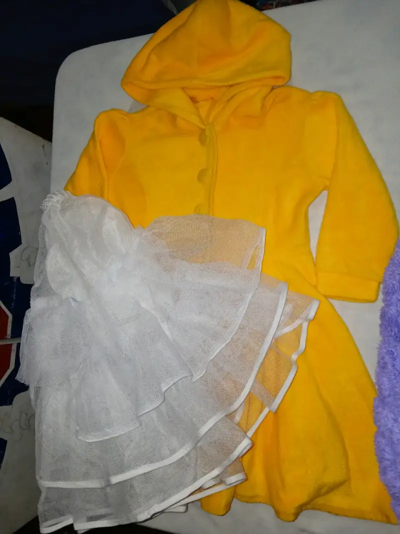 Vestido infantil con girasoles y capa amarilla - 4