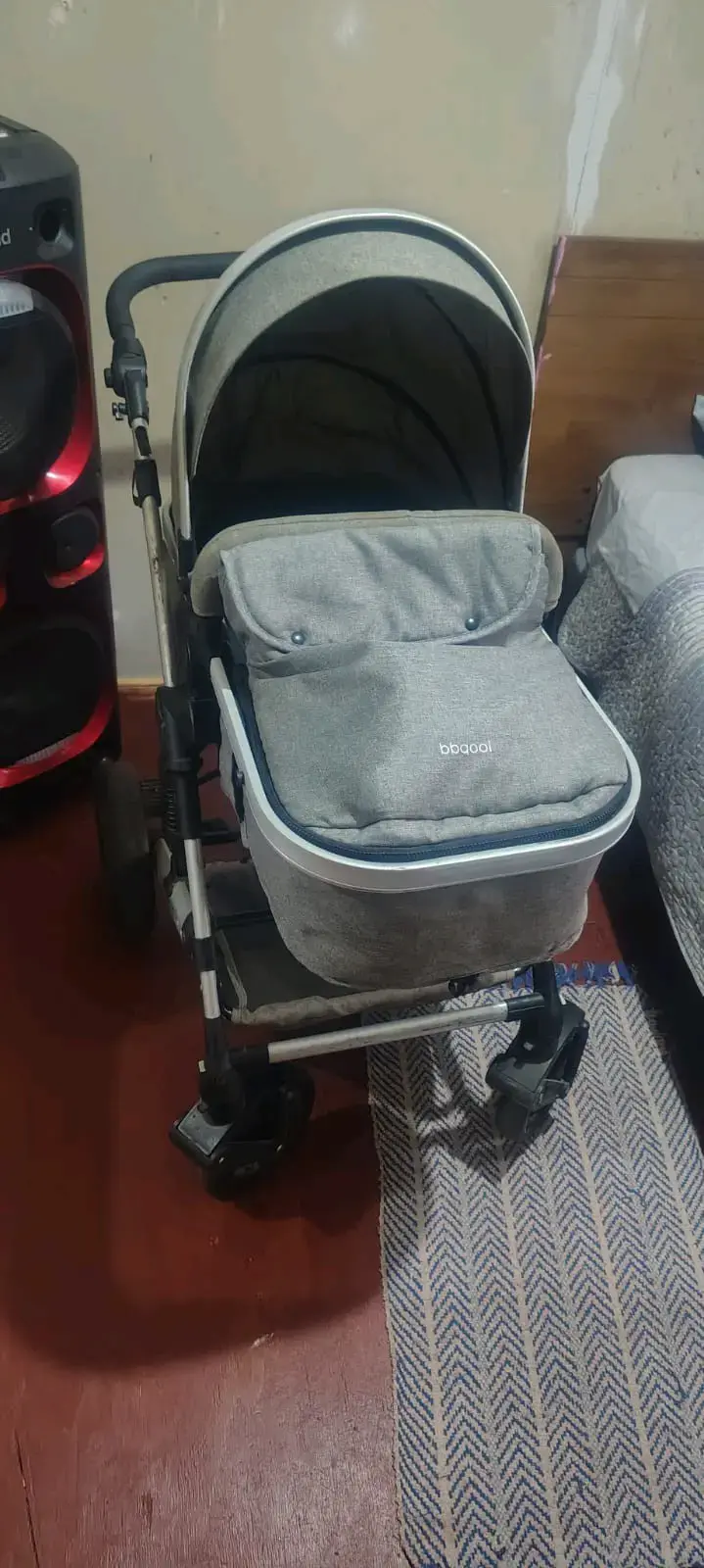 Coche de bebé gris con moisés y silla de auto - 4