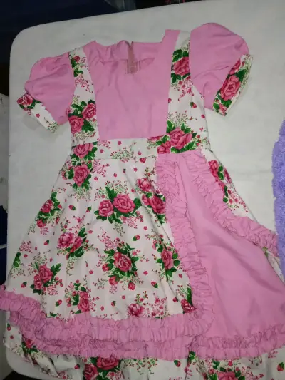 Vestido infantil rosa con flores y capa - miniatura 1