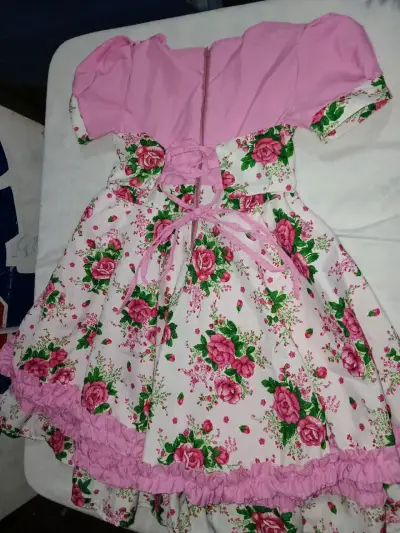 Vestido infantil rosa con flores y capa - miniatura 2