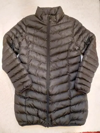 Chaqueta acolchada negra para mujer - miniatura 1