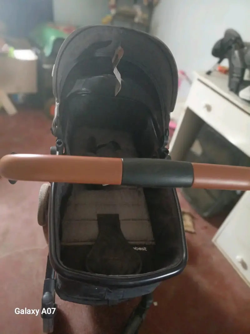 Coche de bebé Bebesit con capota ajustable - 1