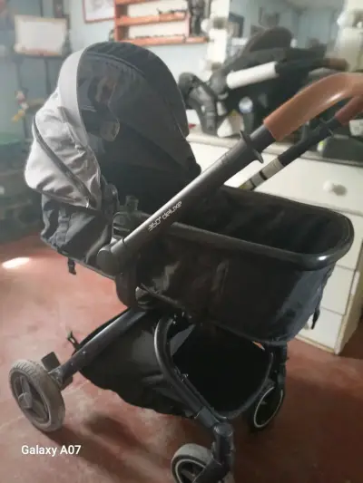 Coche de bebé Bebesit con capota ajustable - miniatura 2