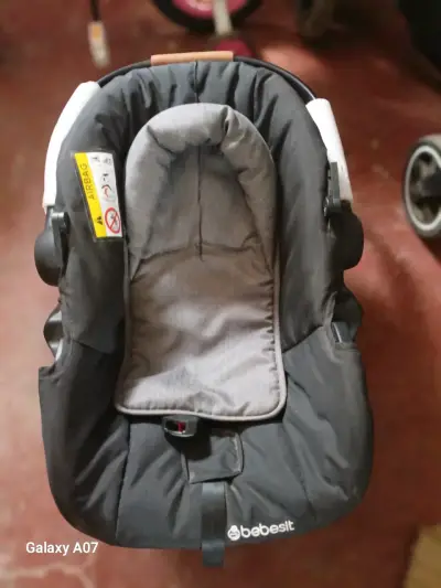 Coche de bebé Bebesit con capota ajustable - miniatura 3
